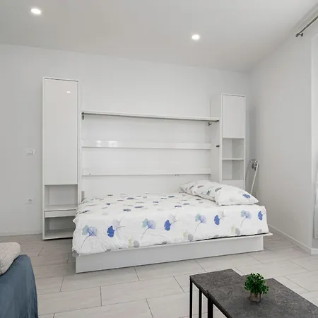 Apartma Svetlo Udobje V Piranu - Bright Comfort In *